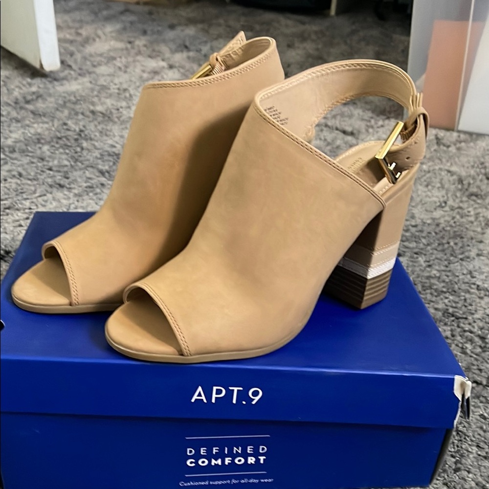 Apt. 9 Tan Block Heel Sandals